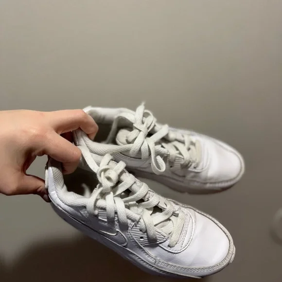 Kid white Nike air maxes - Picture 2 of 7